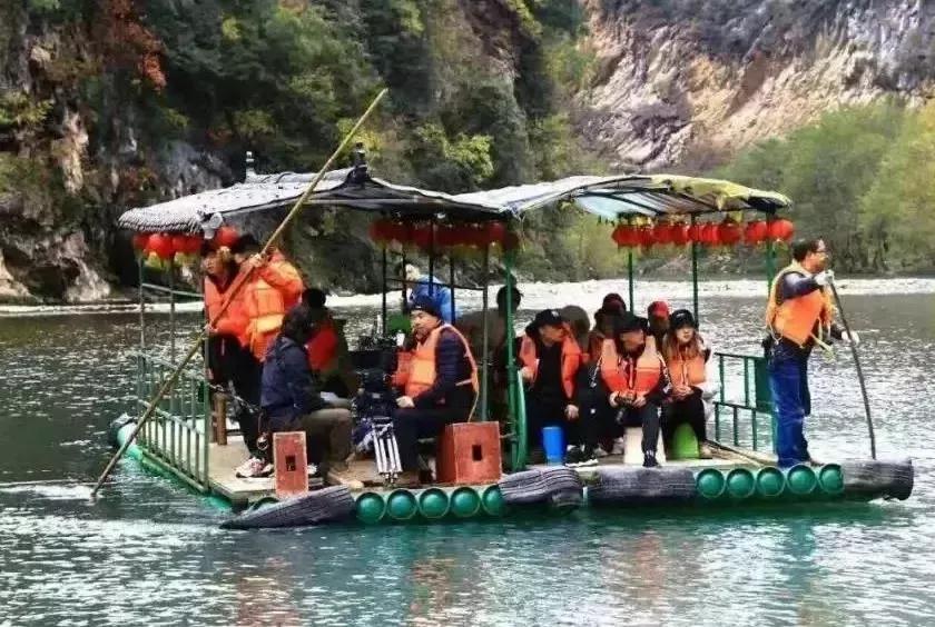 竹筏嬉水 竹筏嬉水